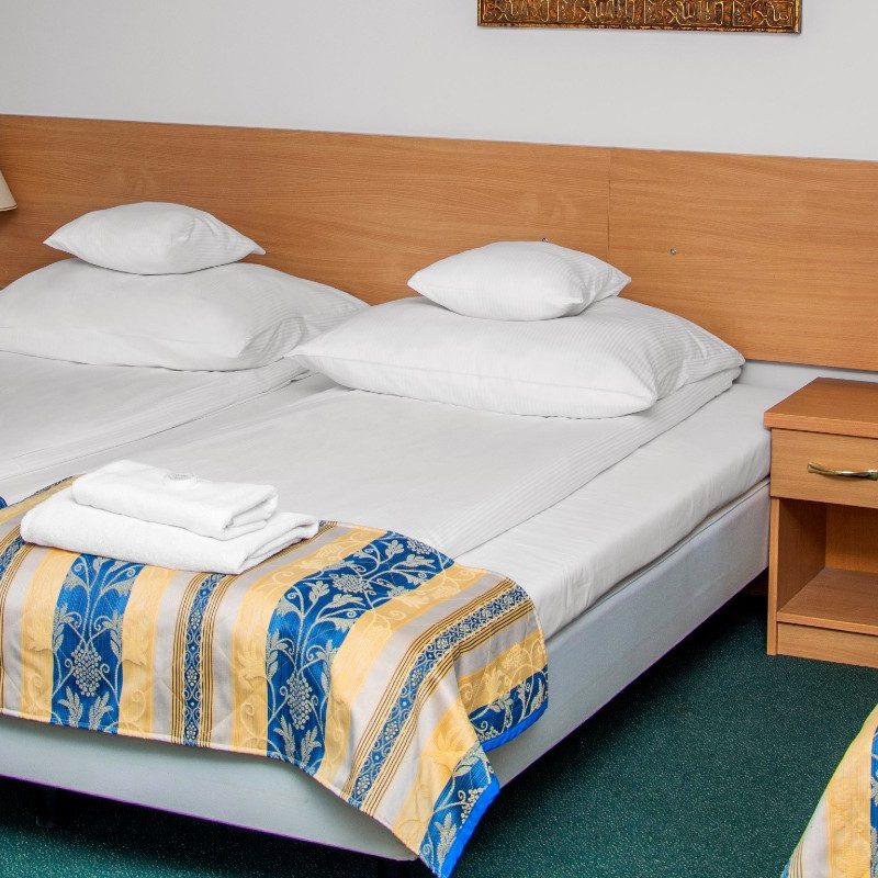 Pokój dwuosobowy z dodatkowym łóżkiem